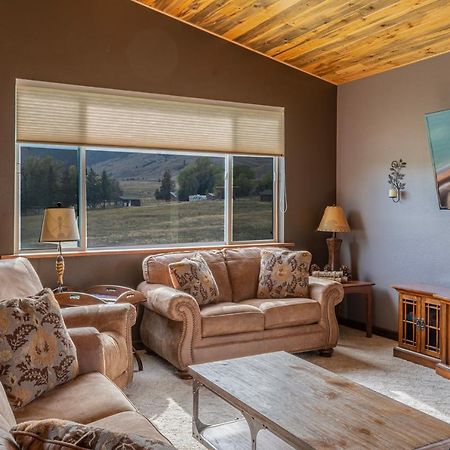 Bison Lodge - Lg Home - 2 Bedrooms - Less Than 5 Miles To Yellowstone North Entrance, Sleeps Up To 8 การ์ดีเนอร์ ภายนอก รูปภาพ