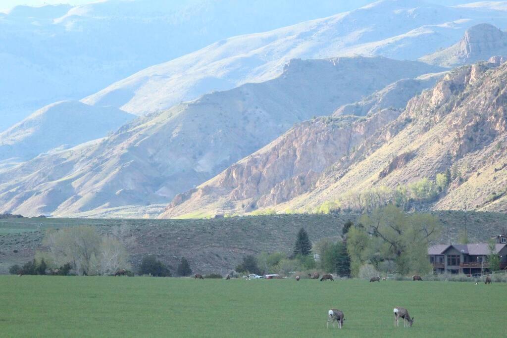 Bison Lodge - Lg Home - 2 Bedrooms - Less Than 5 Miles To Yellowstone North Entrance, Sleeps Up To 8 การ์ดีเนอร์ ภายนอก รูปภาพ