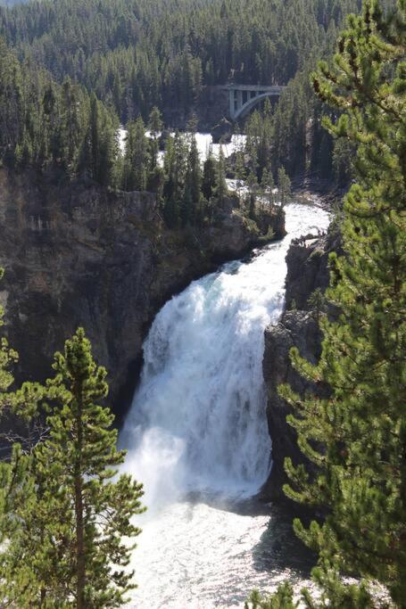 Bison Lodge - Lg Home - 2 Bedrooms - Less Than 5 Miles To Yellowstone North Entrance, Sleeps Up To 8 การ์ดีเนอร์ ภายนอก รูปภาพ