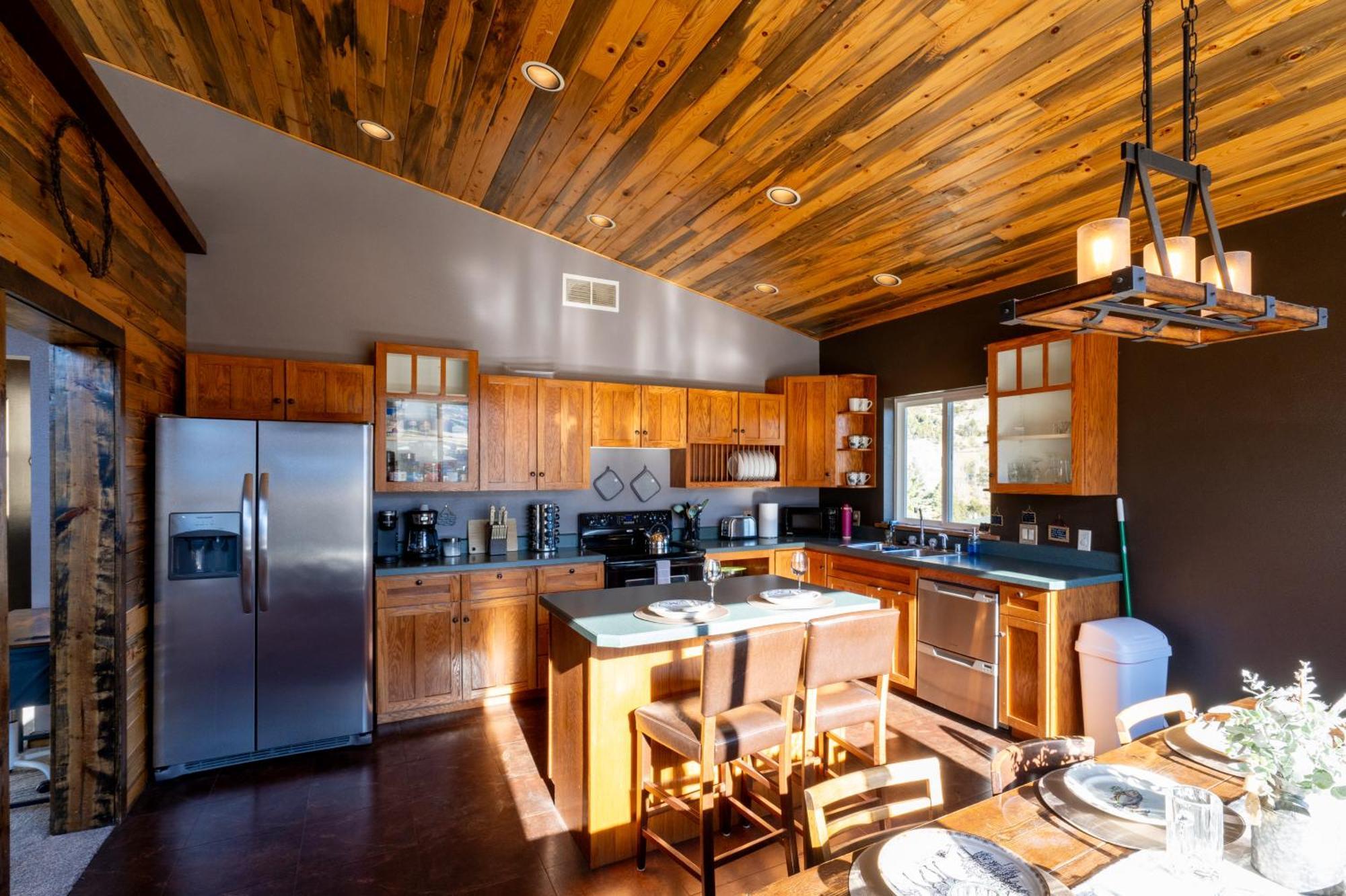 Bison Lodge - Lg Home - 2 Bedrooms - Less Than 5 Miles To Yellowstone North Entrance, Sleeps Up To 8 การ์ดีเนอร์ ภายนอก รูปภาพ