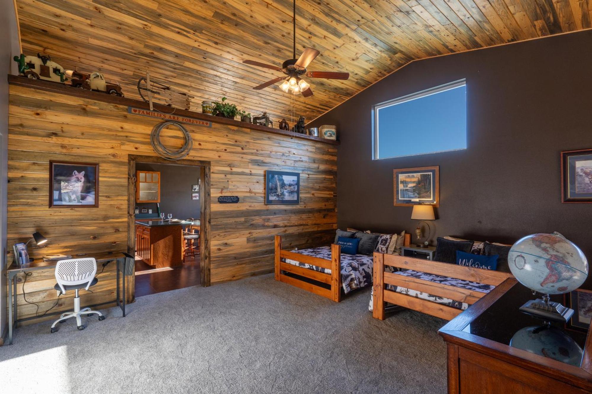 Bison Lodge - Lg Home - 2 Bedrooms - Less Than 5 Miles To Yellowstone North Entrance, Sleeps Up To 8 การ์ดีเนอร์ ภายนอก รูปภาพ