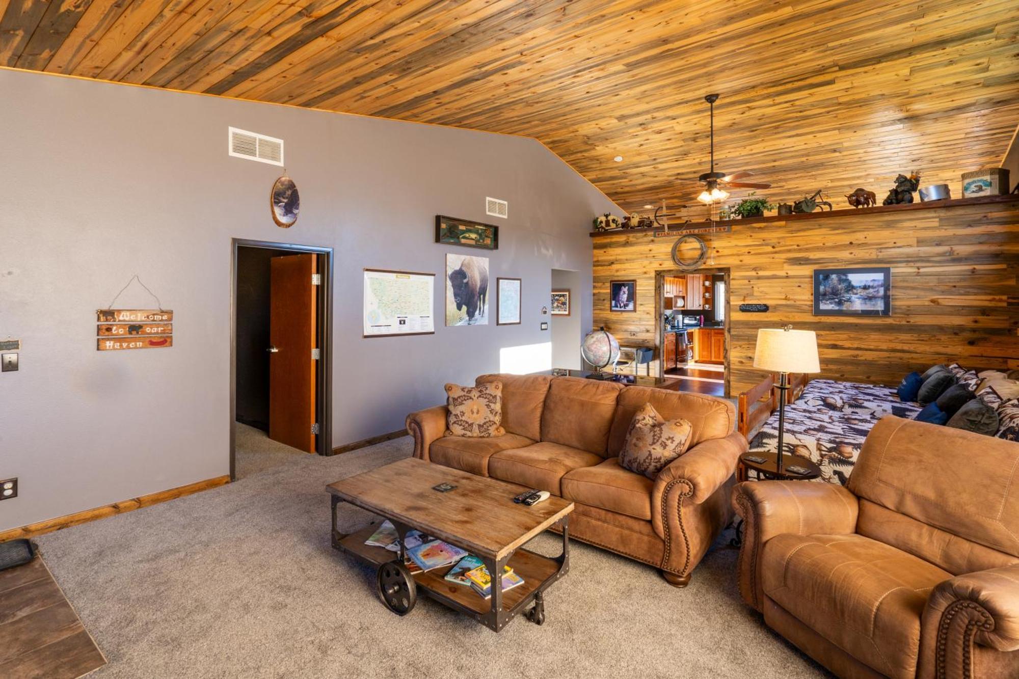 Bison Lodge - Lg Home - 2 Bedrooms - Less Than 5 Miles To Yellowstone North Entrance, Sleeps Up To 8 การ์ดีเนอร์ ภายนอก รูปภาพ