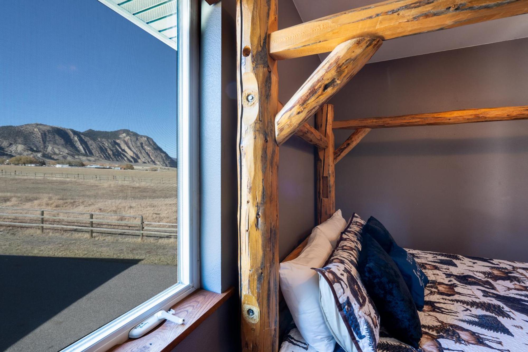 Bison Lodge - Lg Home - 2 Bedrooms - Less Than 5 Miles To Yellowstone North Entrance, Sleeps Up To 8 การ์ดีเนอร์ ภายนอก รูปภาพ