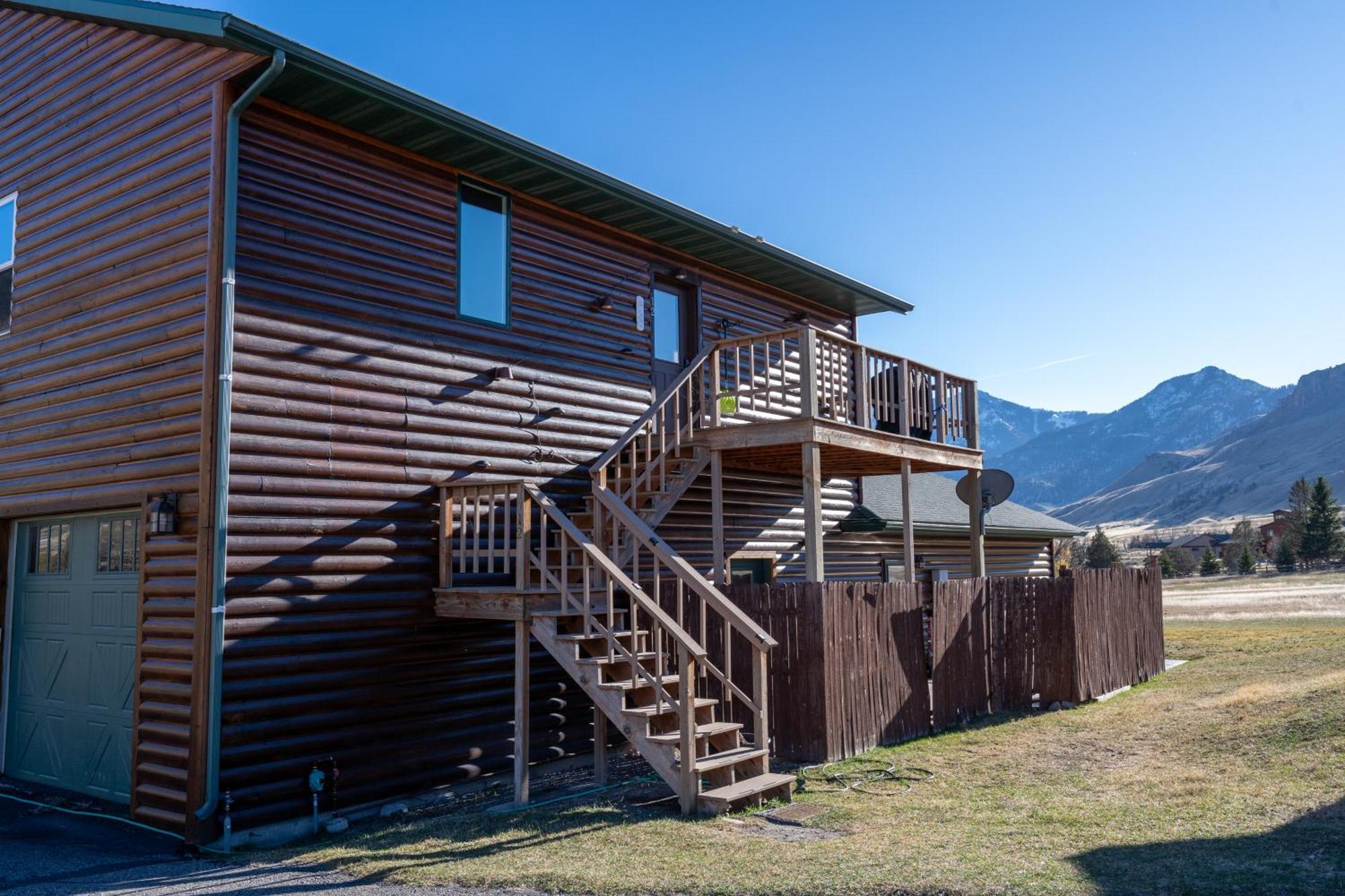 Bison Lodge - Lg Home - 2 Bedrooms - Less Than 5 Miles To Yellowstone North Entrance, Sleeps Up To 8 การ์ดีเนอร์ ภายนอก รูปภาพ