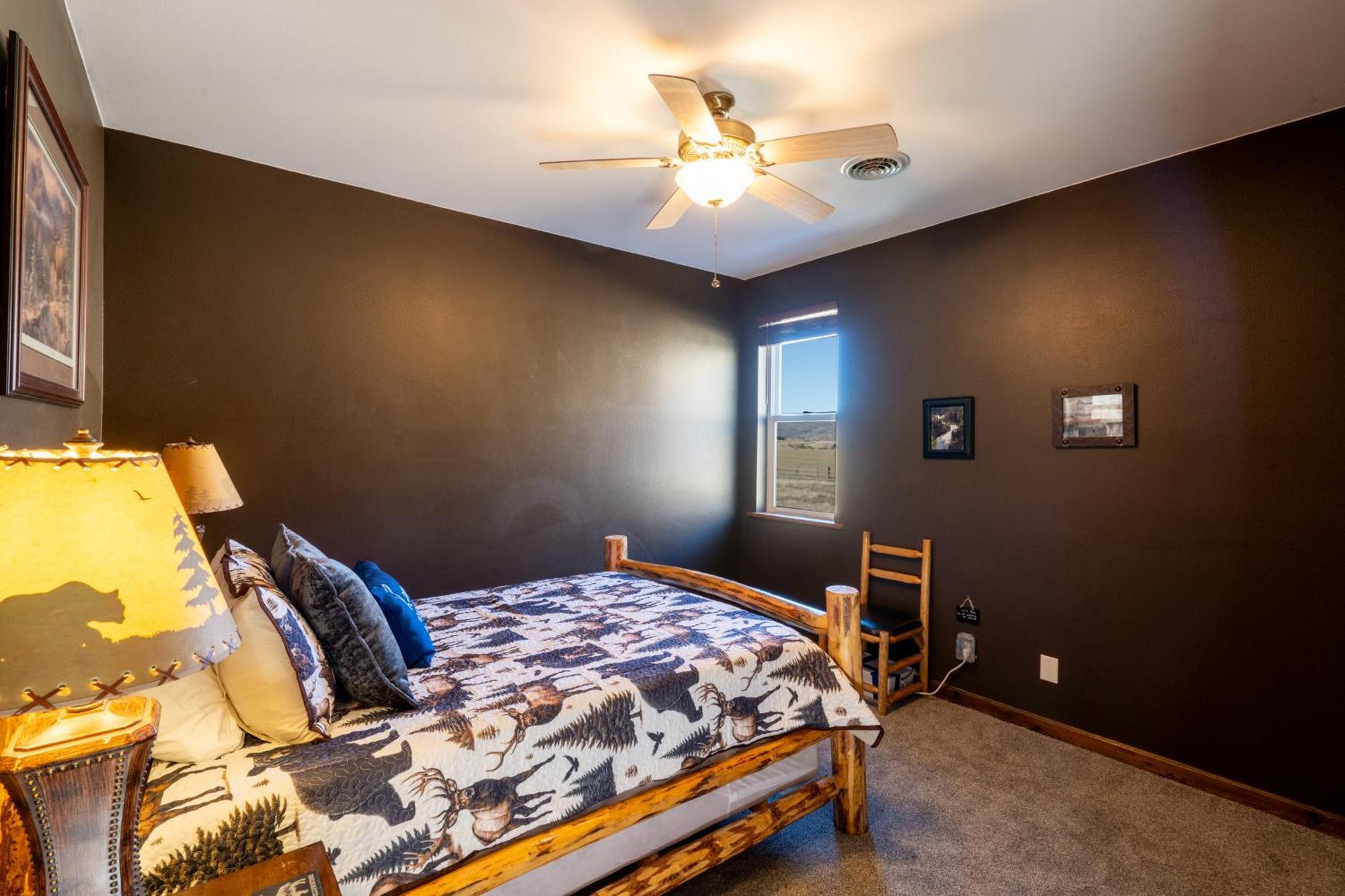 Bison Lodge - Lg Home - 2 Bedrooms - Less Than 5 Miles To Yellowstone North Entrance, Sleeps Up To 8 การ์ดีเนอร์ ภายนอก รูปภาพ