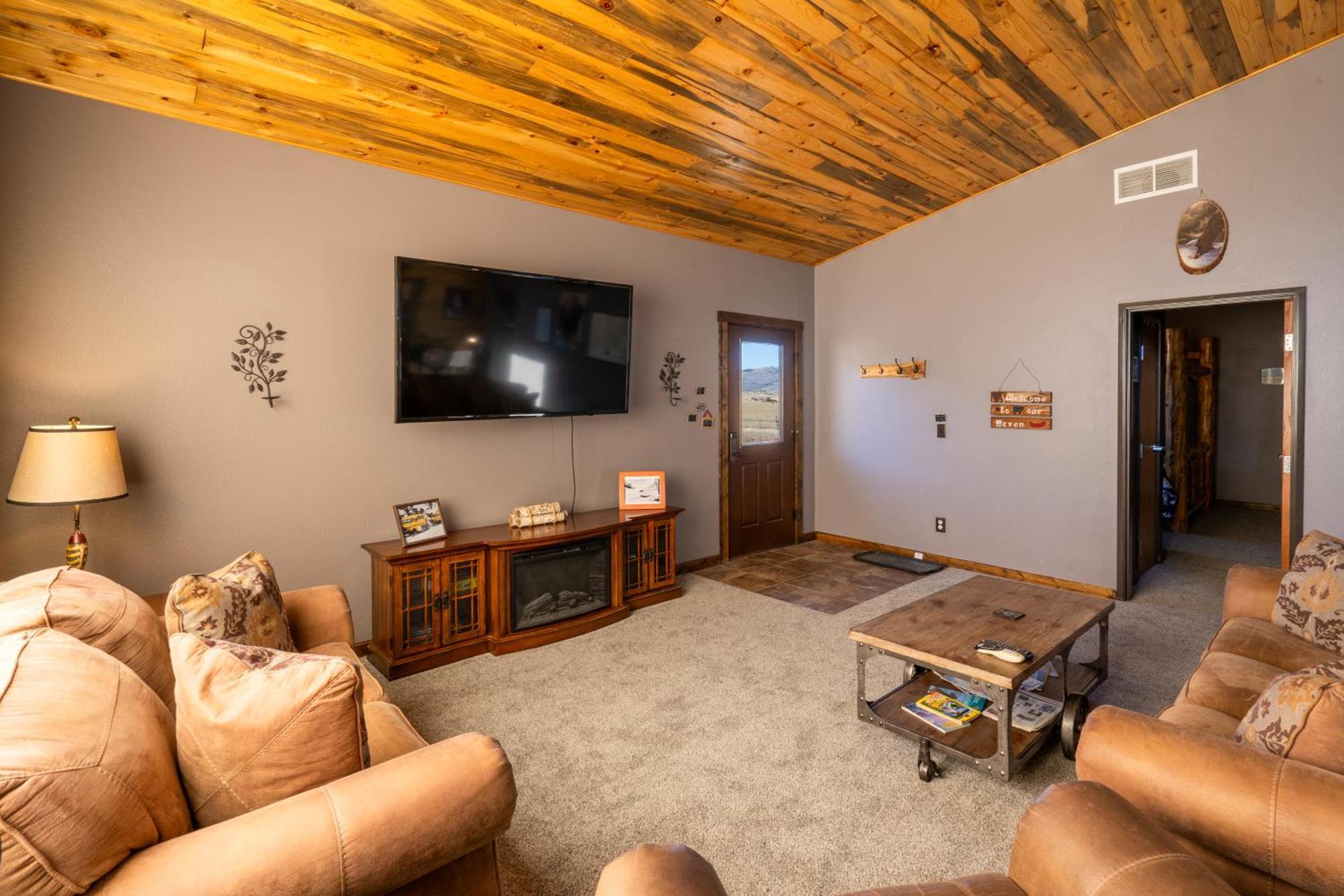 Bison Lodge - Lg Home - 2 Bedrooms - Less Than 5 Miles To Yellowstone North Entrance, Sleeps Up To 8 การ์ดีเนอร์ ภายนอก รูปภาพ
