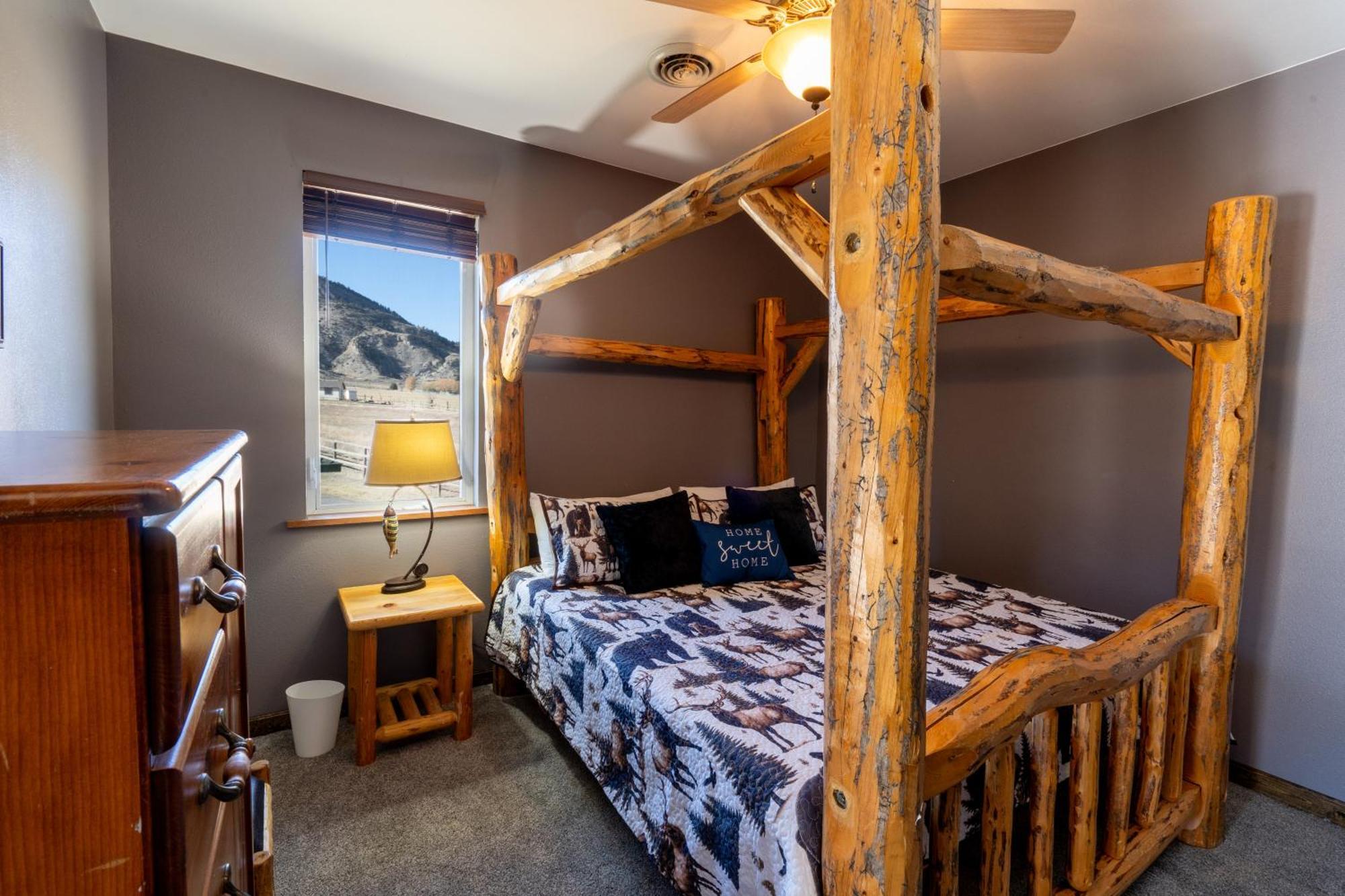 Bison Lodge - Lg Home - 2 Bedrooms - Less Than 5 Miles To Yellowstone North Entrance, Sleeps Up To 8 การ์ดีเนอร์ ภายนอก รูปภาพ