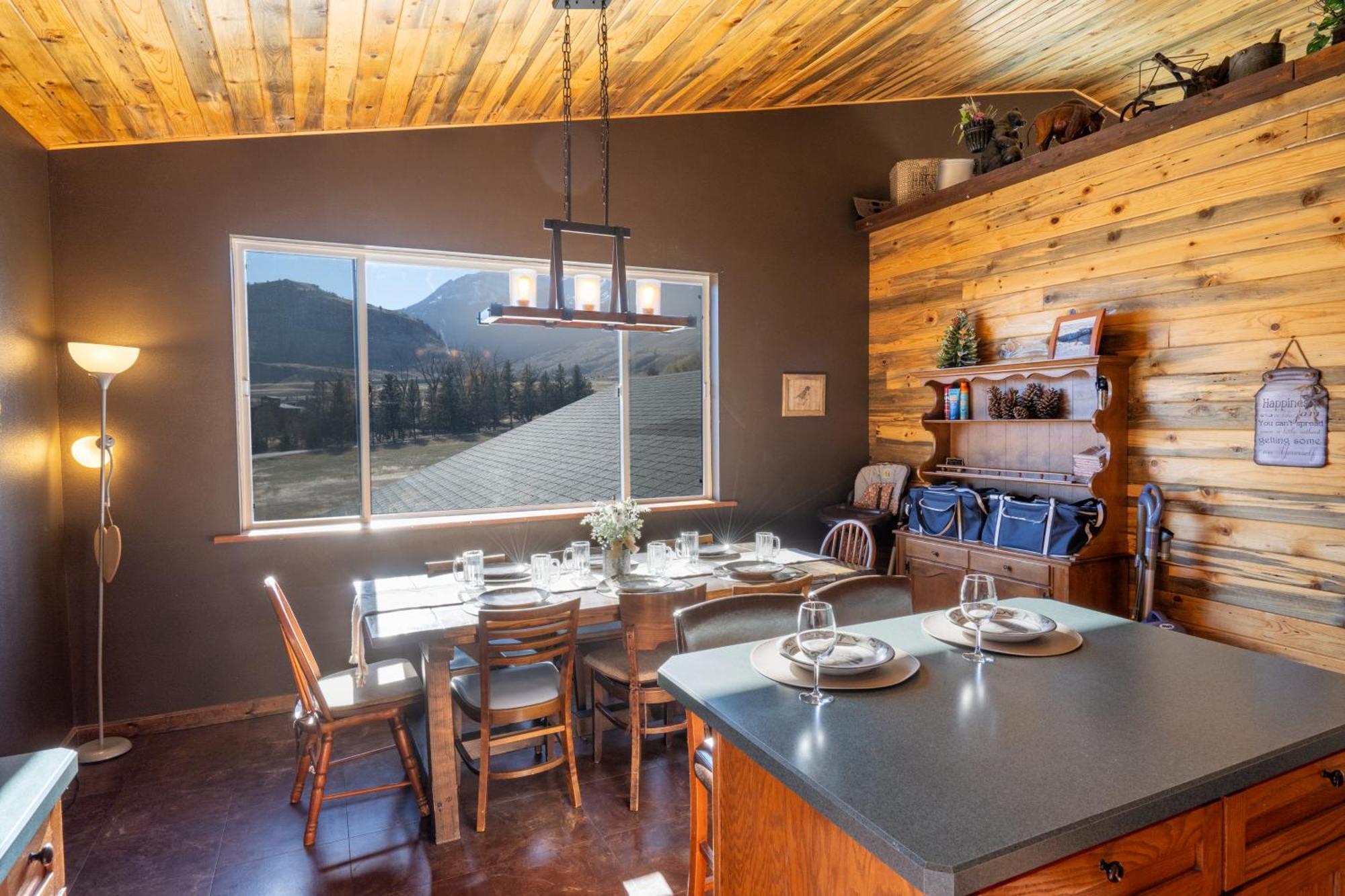 Bison Lodge - Lg Home - 2 Bedrooms - Less Than 5 Miles To Yellowstone North Entrance, Sleeps Up To 8 การ์ดีเนอร์ ภายนอก รูปภาพ
