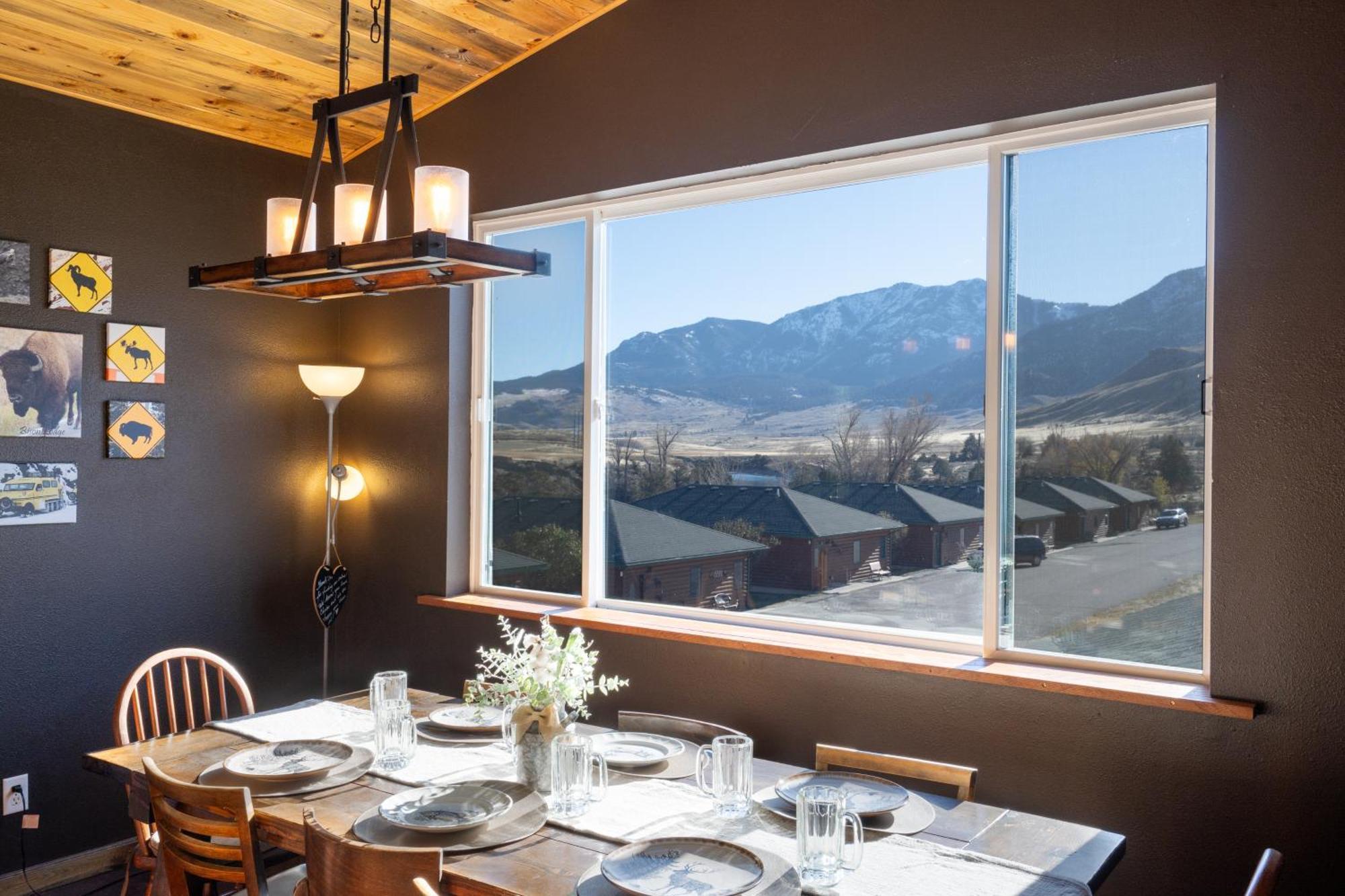 Bison Lodge - Lg Home - 2 Bedrooms - Less Than 5 Miles To Yellowstone North Entrance, Sleeps Up To 8 การ์ดีเนอร์ ภายนอก รูปภาพ