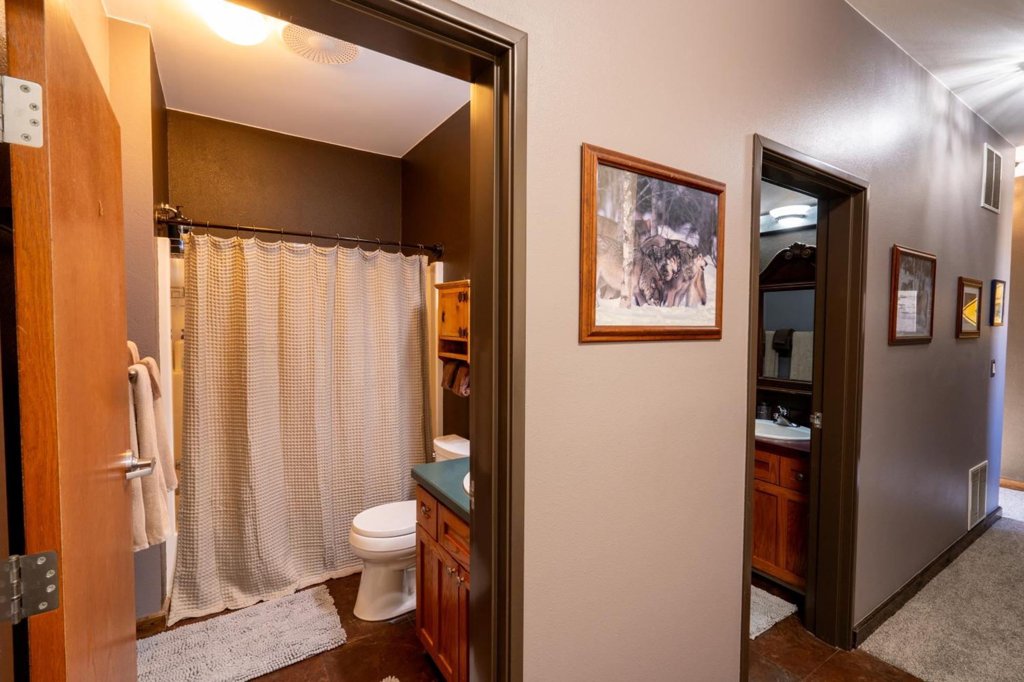 Bison Lodge - Lg Home - 2 Bedrooms - Less Than 5 Miles To Yellowstone North Entrance, Sleeps Up To 8 การ์ดีเนอร์ ภายนอก รูปภาพ