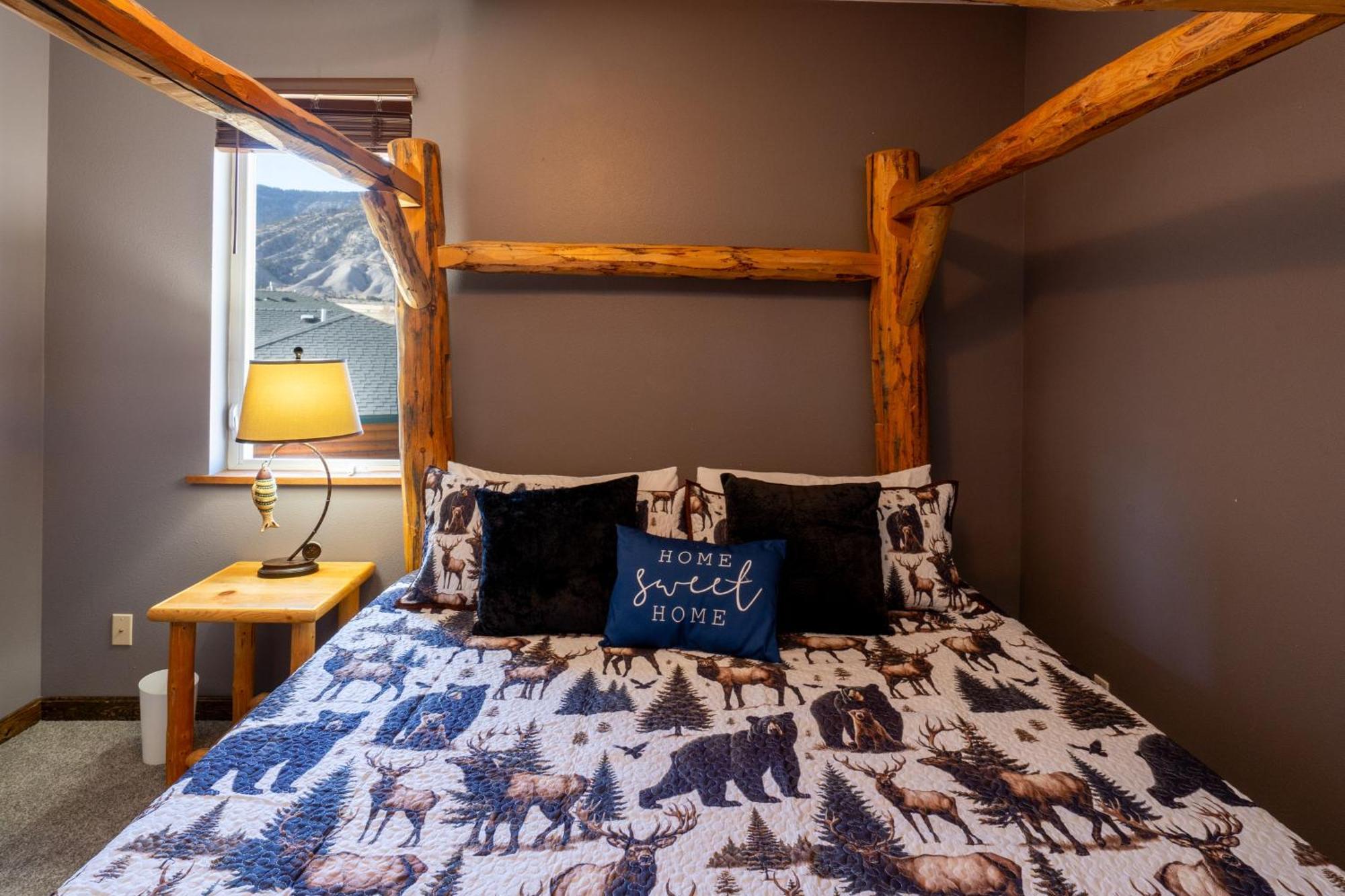 Bison Lodge - Lg Home - 2 Bedrooms - Less Than 5 Miles To Yellowstone North Entrance, Sleeps Up To 8 การ์ดีเนอร์ ภายนอก รูปภาพ