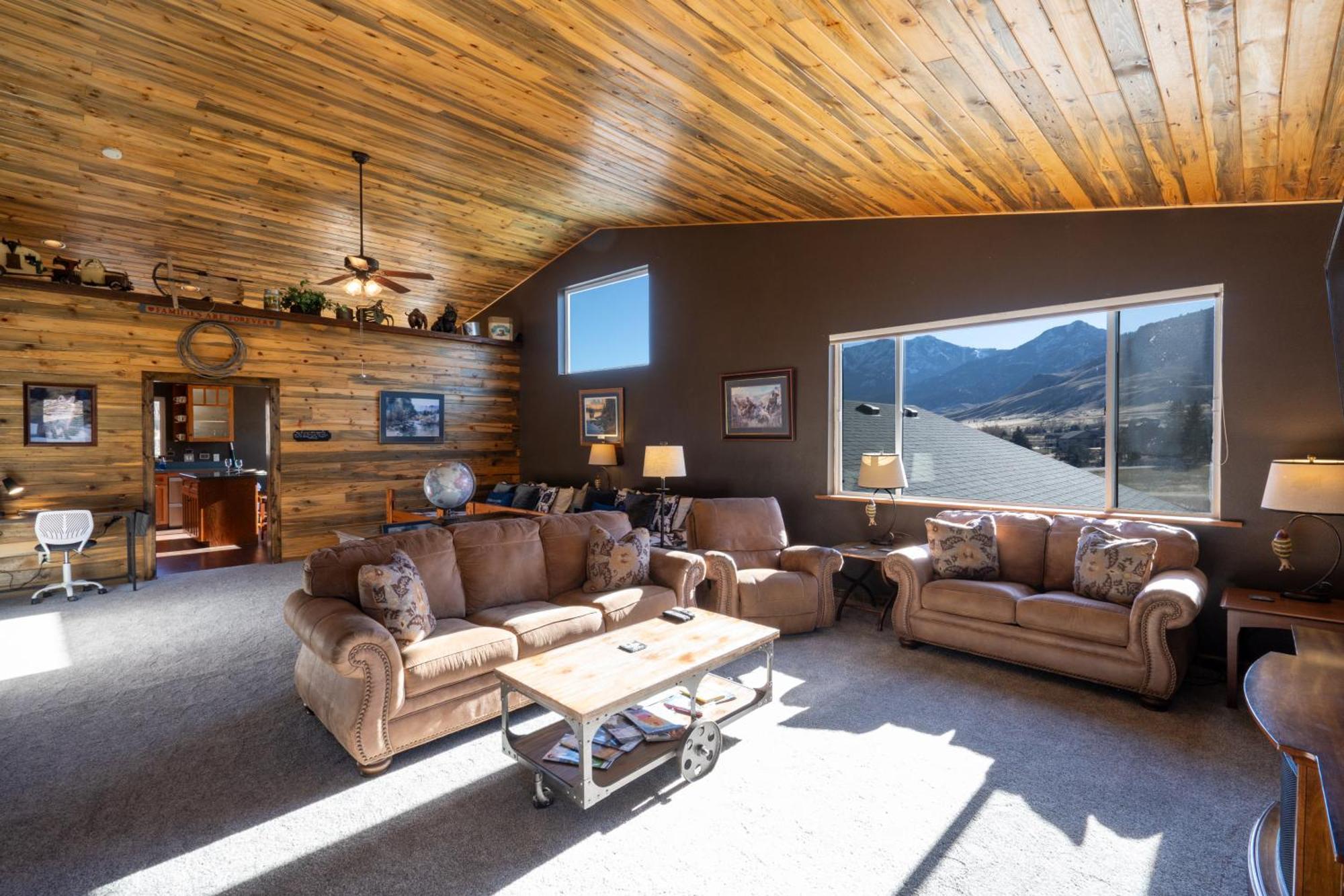 Bison Lodge - Lg Home - 2 Bedrooms - Less Than 5 Miles To Yellowstone North Entrance, Sleeps Up To 8 การ์ดีเนอร์ ภายนอก รูปภาพ