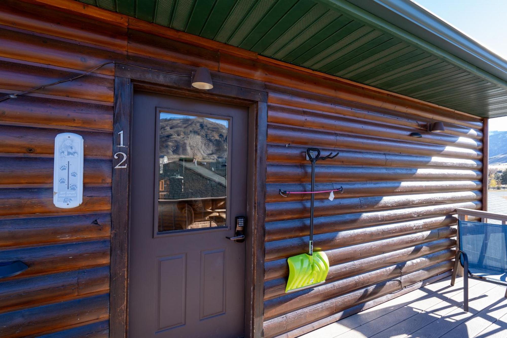 Bison Lodge - Lg Home - 2 Bedrooms - Less Than 5 Miles To Yellowstone North Entrance, Sleeps Up To 8 การ์ดีเนอร์ ภายนอก รูปภาพ