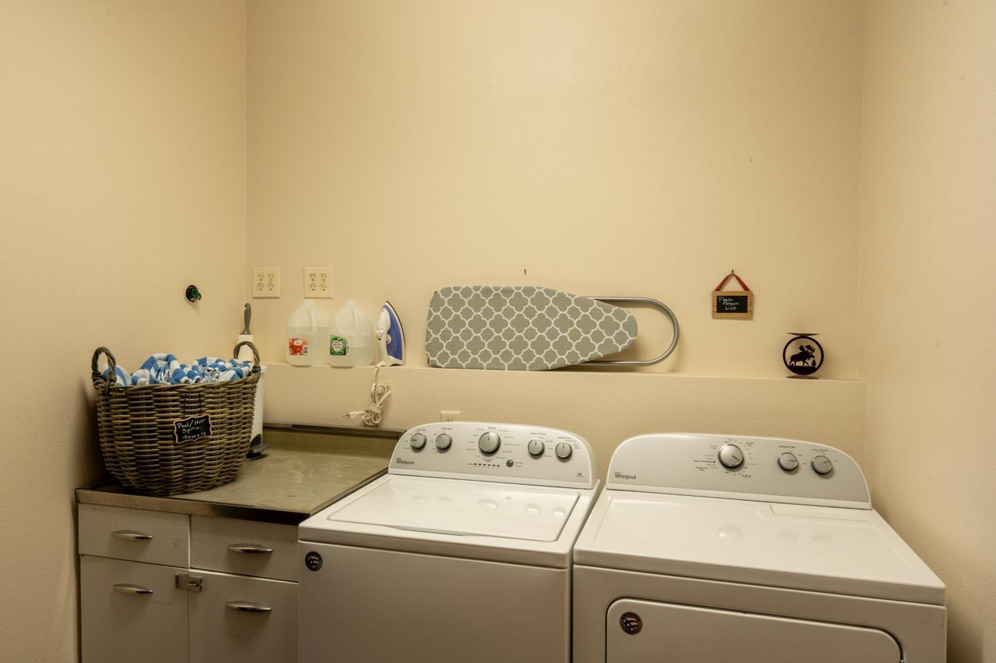 Bison Lodge - Lg Home - 2 Bedrooms - Less Than 5 Miles To Yellowstone North Entrance, Sleeps Up To 8 การ์ดีเนอร์ ภายนอก รูปภาพ