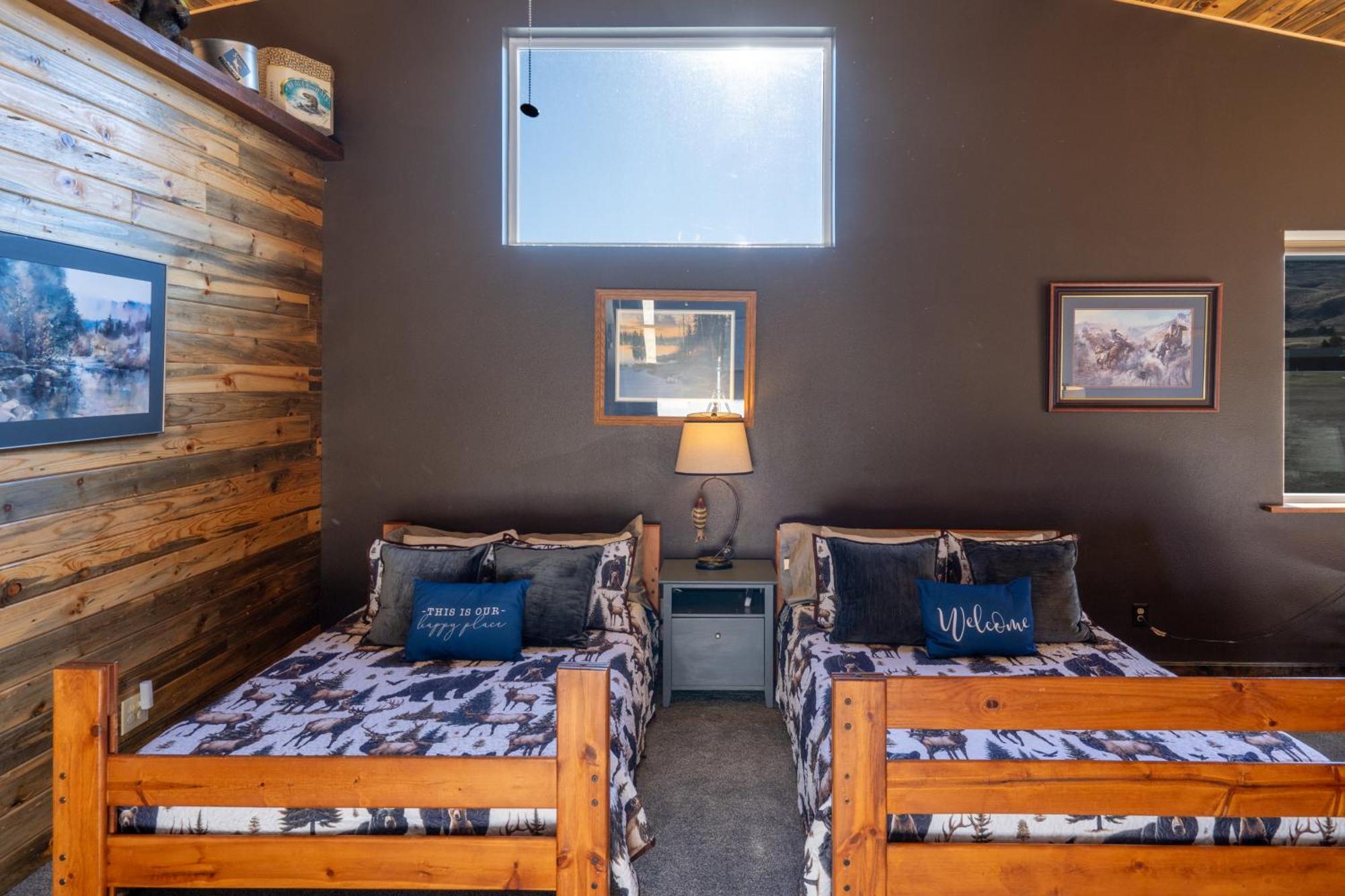 Bison Lodge - Lg Home - 2 Bedrooms - Less Than 5 Miles To Yellowstone North Entrance, Sleeps Up To 8 การ์ดีเนอร์ ภายนอก รูปภาพ