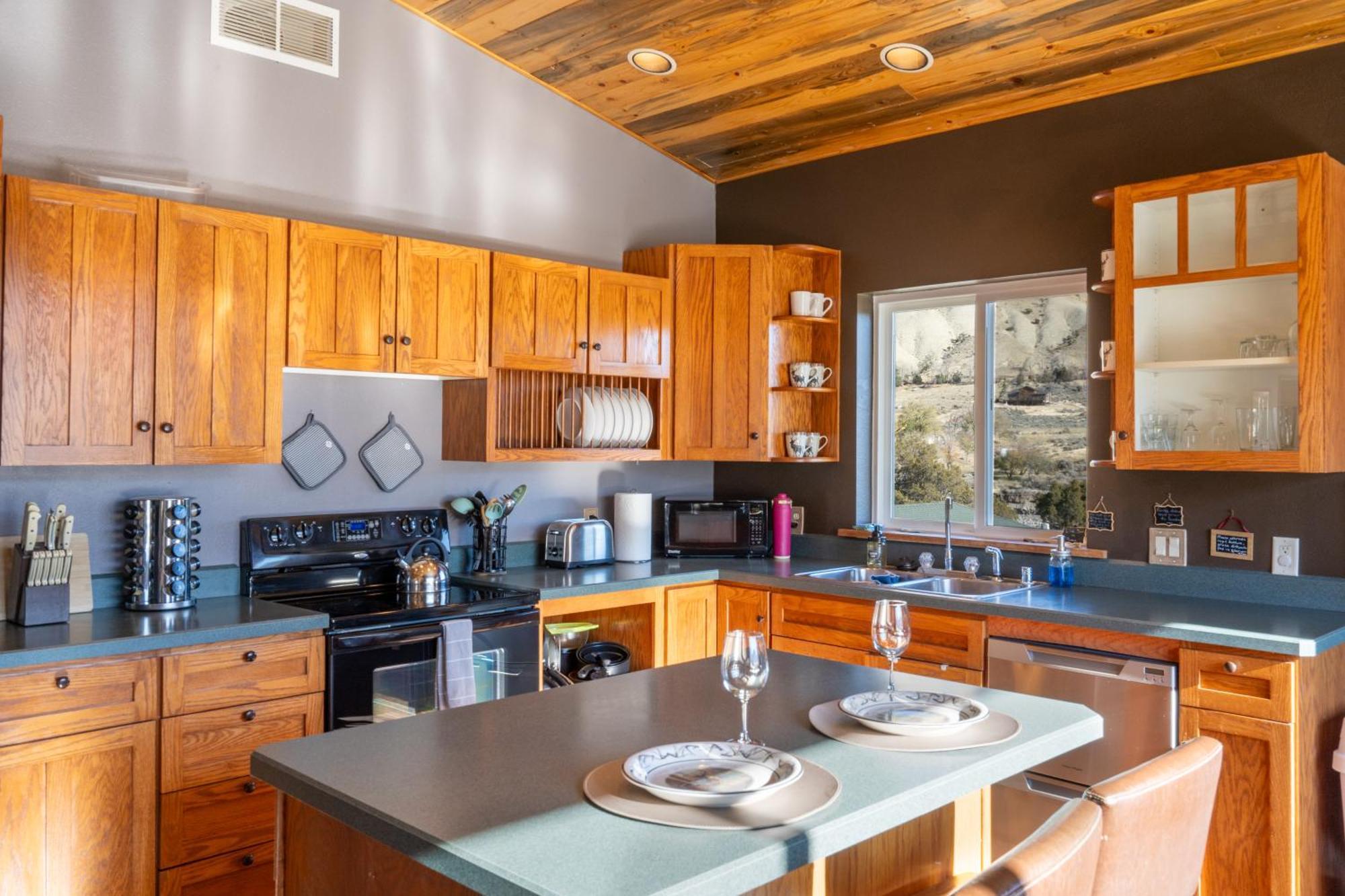 Bison Lodge - Lg Home - 2 Bedrooms - Less Than 5 Miles To Yellowstone North Entrance, Sleeps Up To 8 การ์ดีเนอร์ ภายนอก รูปภาพ