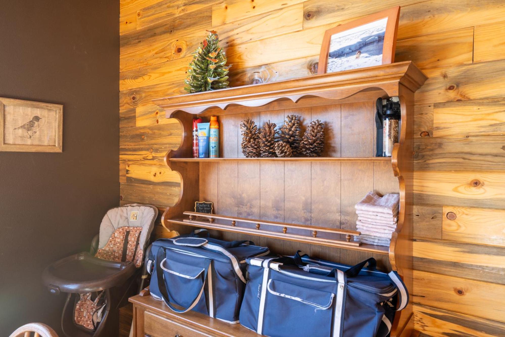 Bison Lodge - Lg Home - 2 Bedrooms - Less Than 5 Miles To Yellowstone North Entrance, Sleeps Up To 8 การ์ดีเนอร์ ภายนอก รูปภาพ